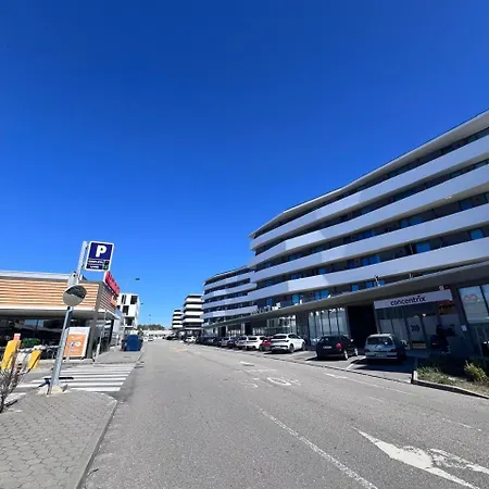 No Centro De Com Estacionamento Apartment