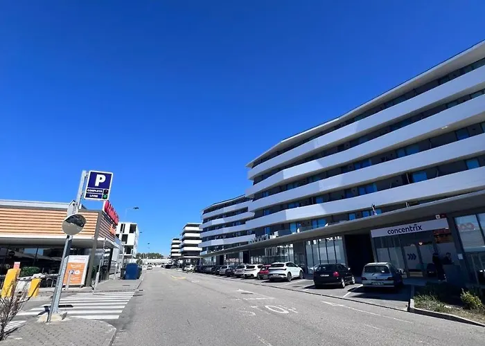 No Centro De Com Estacionamento Apartment