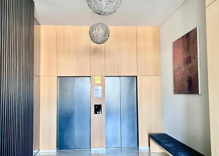 No Centro De Com Estacionamento *