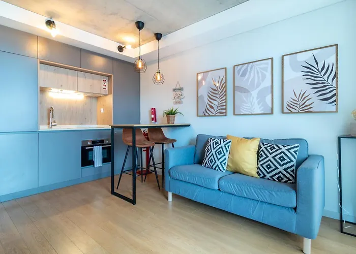 No Centro De Com Estacionamento Apartment *