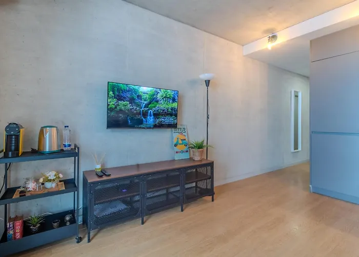 No Centro De Com Estacionamento Apartment